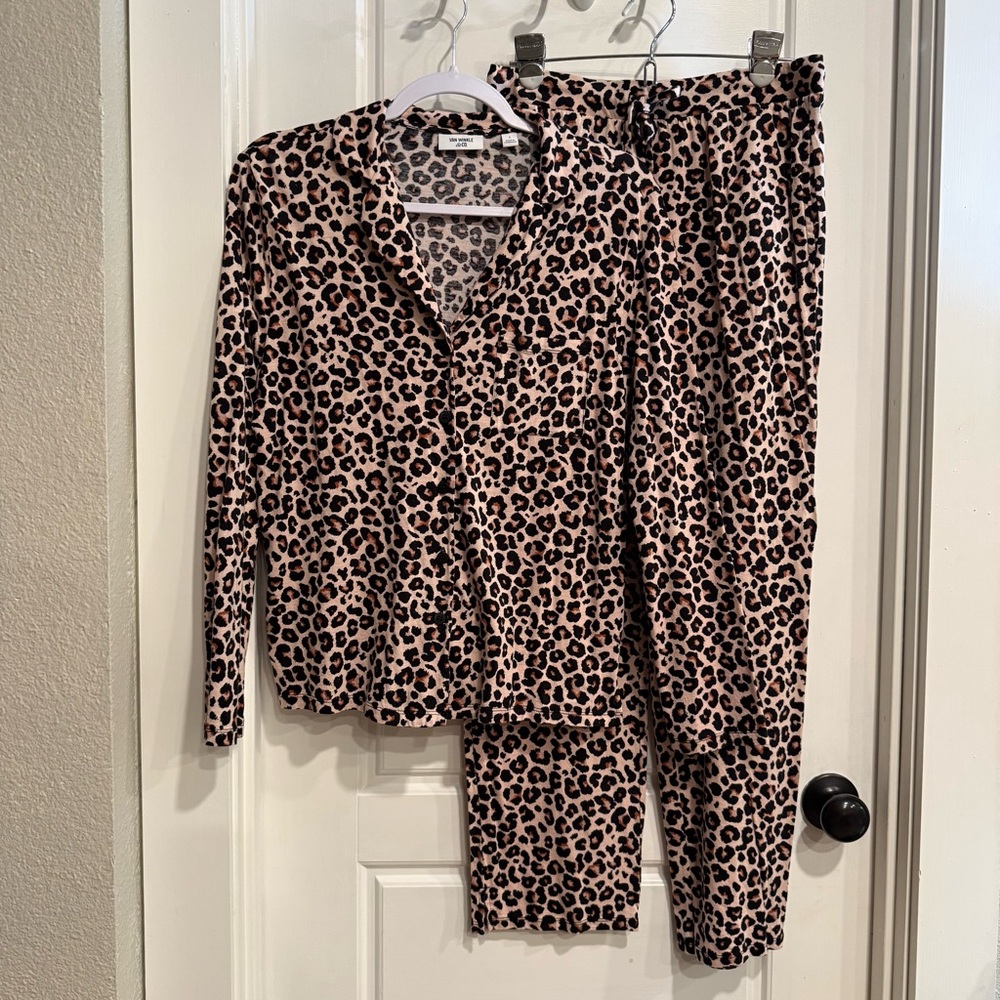 Van Winkle & Co Leopard Pajama Set Small Button Top Lounge Pants size Small